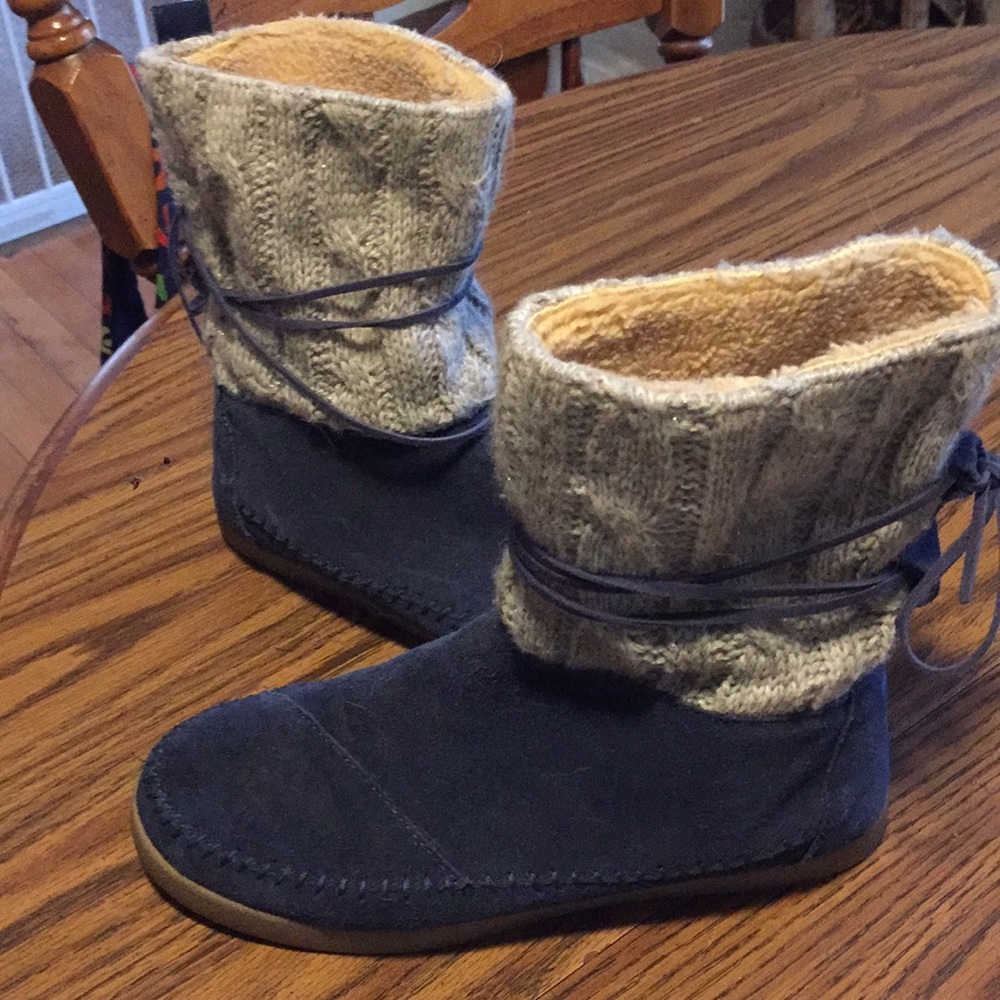 Tom's Sweater Top Boots - Navy and Grey